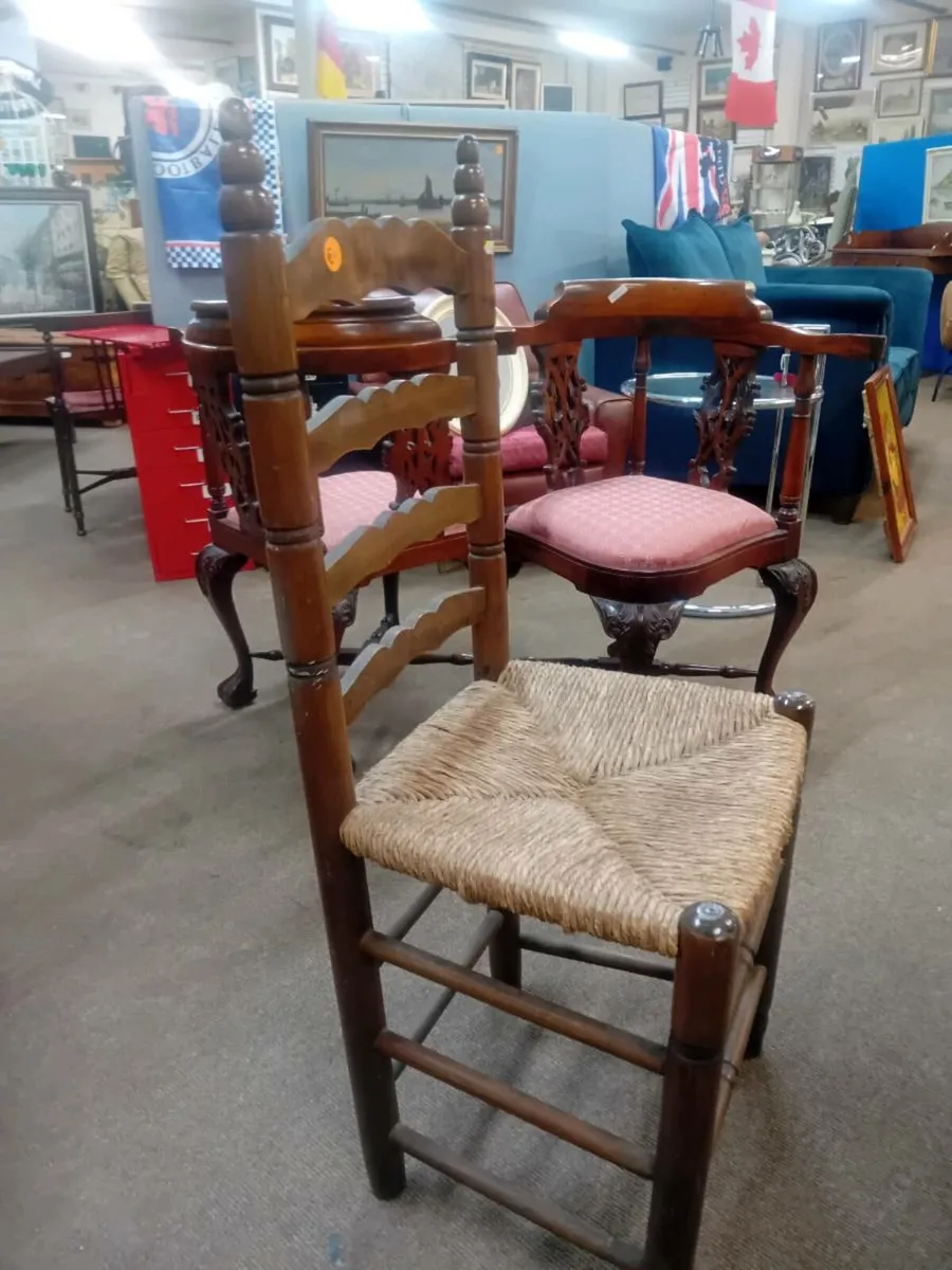 Antique Ladder Back Sugàn Chair