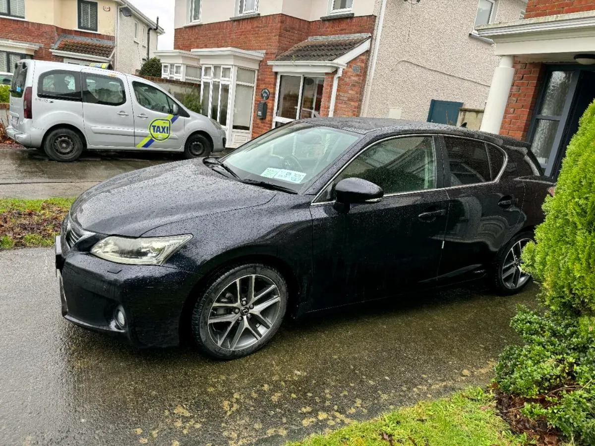 Lexus CT200H - Image 2