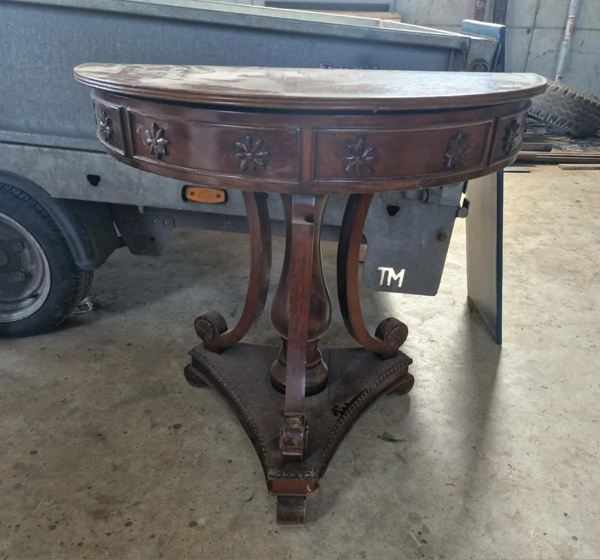 Mahogany writing desk - Image 1
