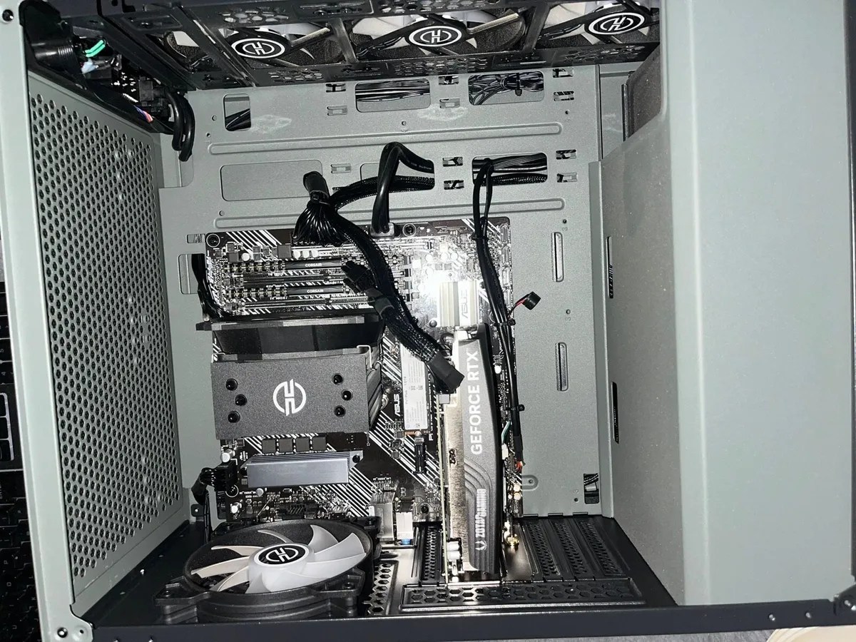 Gaming PC and Devices - Image 4