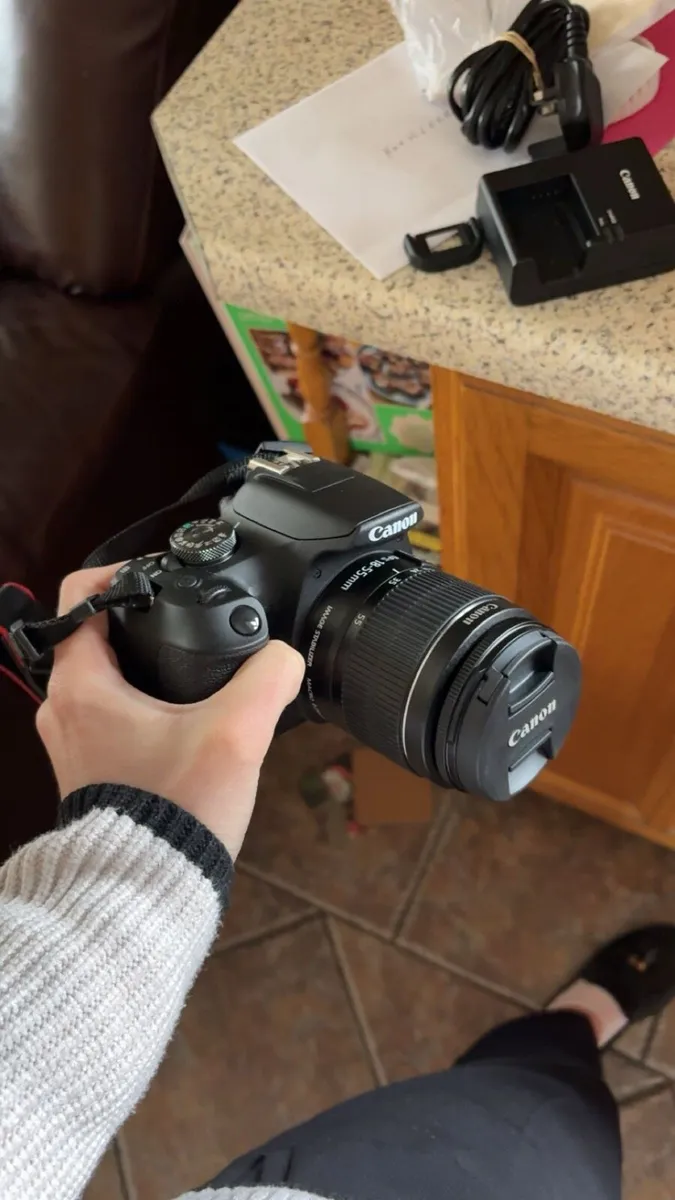 Canon EOS 2000D
