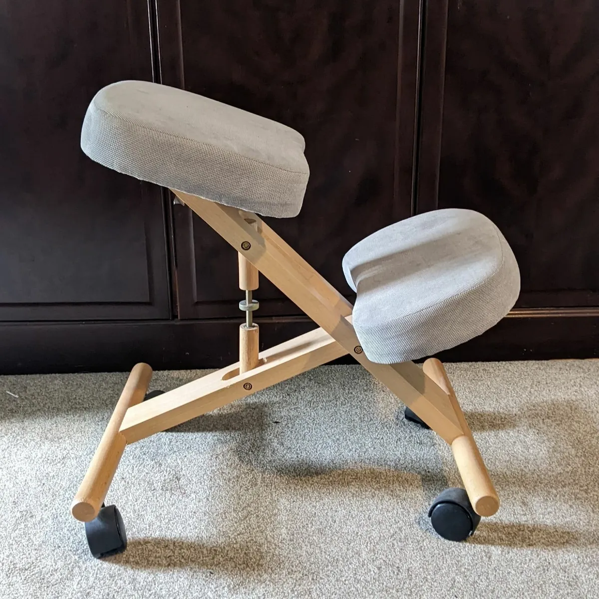 Kneeling chair, like-new condition (pickup in LK) - Image 1