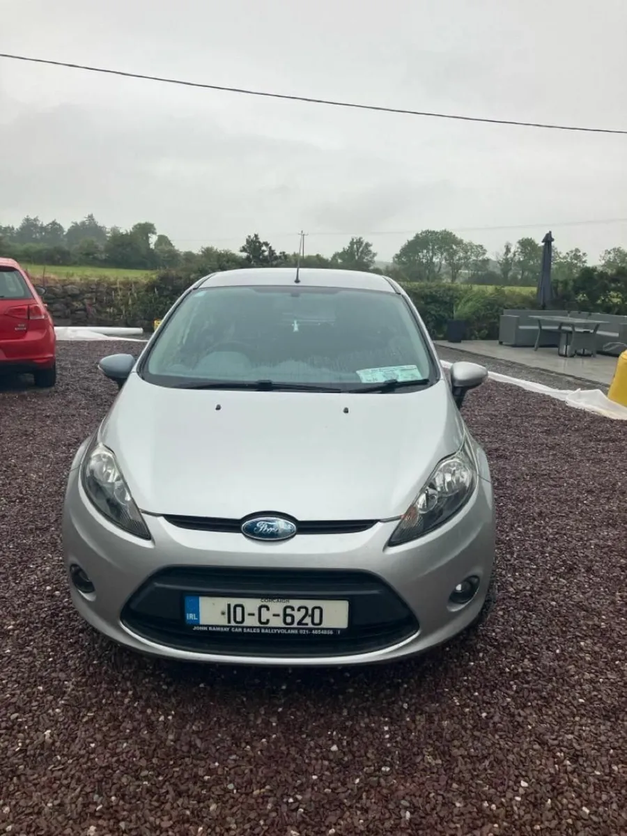 Ford Fiesta 2010 - Image 2