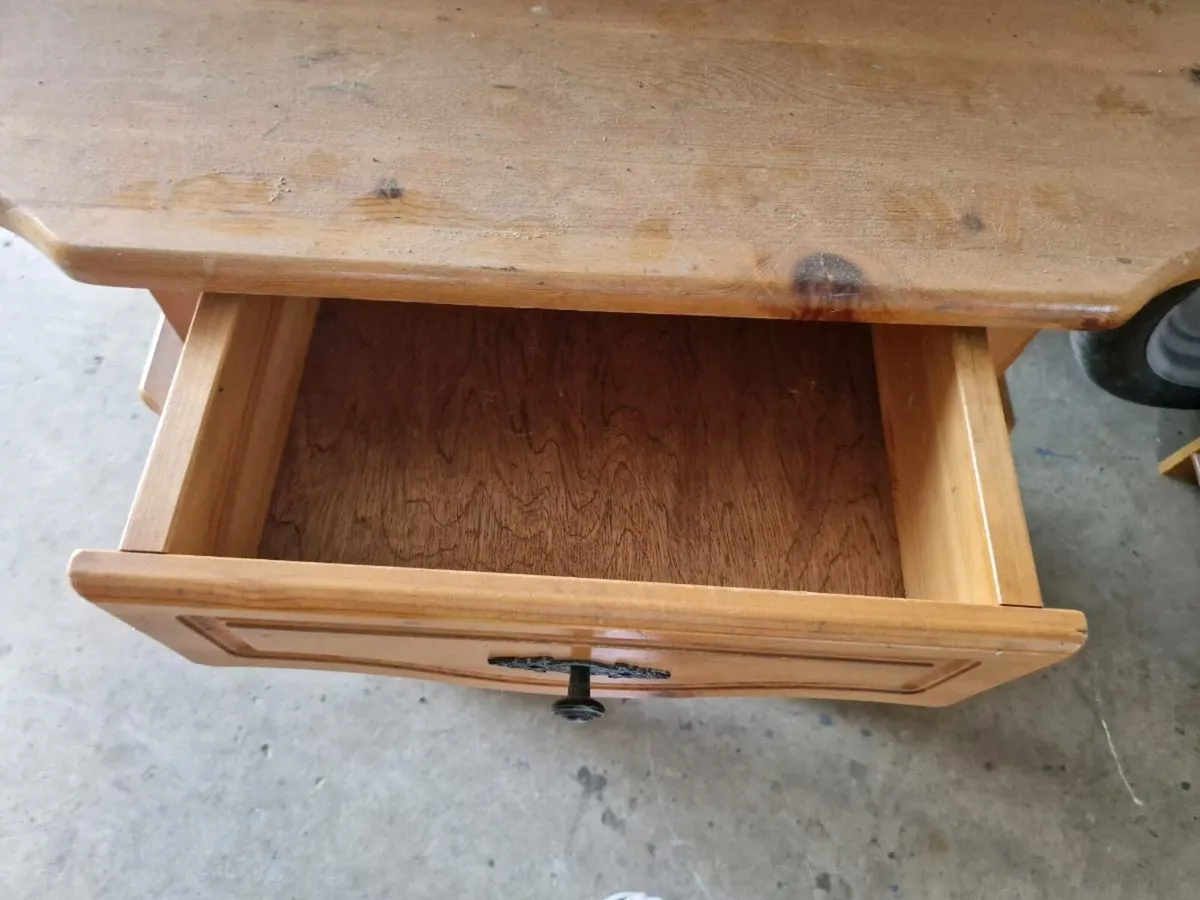 Vanity / writing table Furniture clearout - Image 3