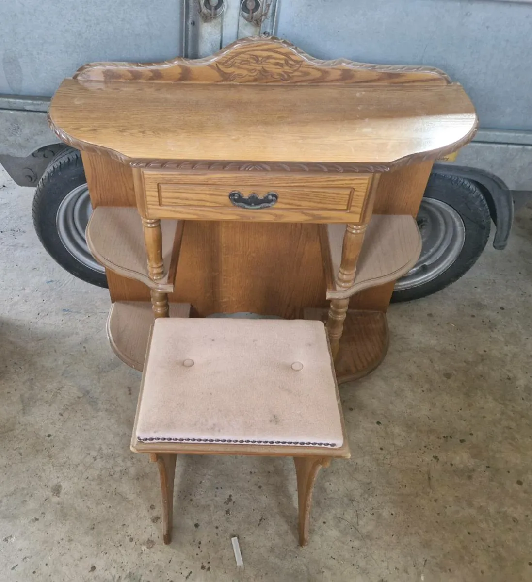 Vanity / writing table Furniture clearout - Image 3