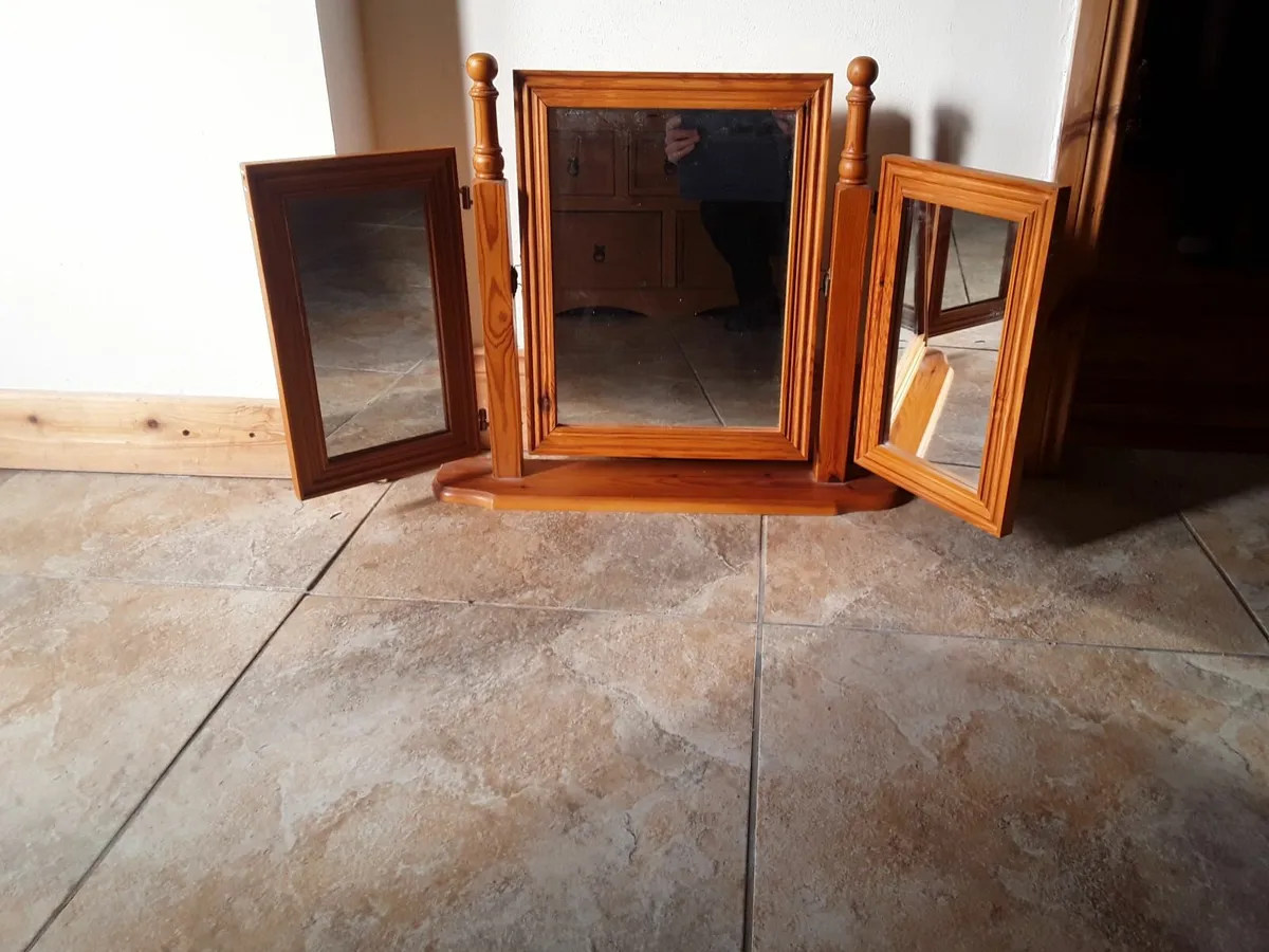 Solid pine dressing table three-way mirror 8 drawe - Image 2