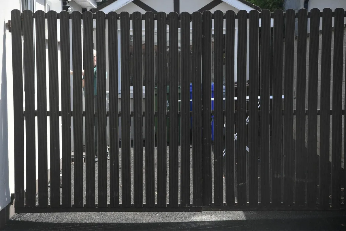 Gates - Image 2