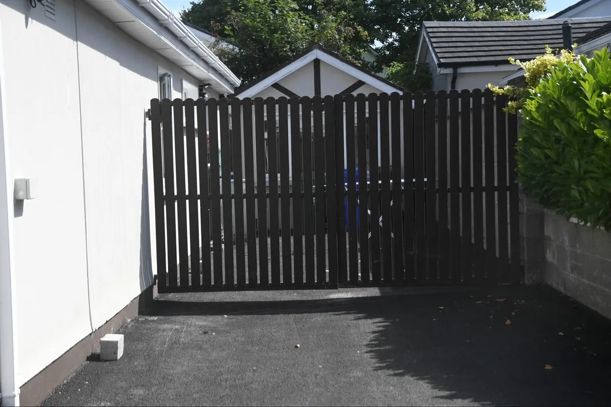 Gates - Image 1