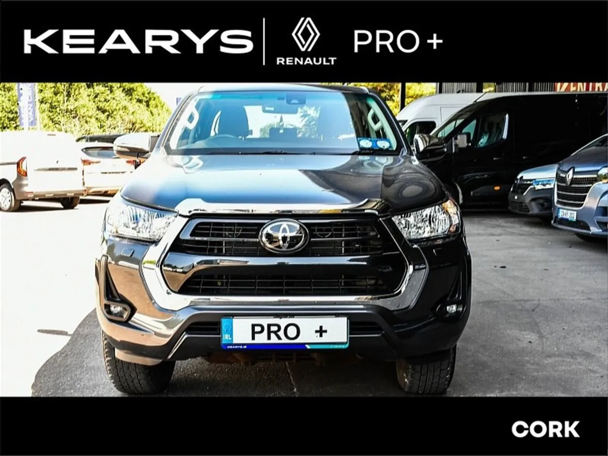 Toyota HiLux 2.8 SR5 Double Cab - Image 1