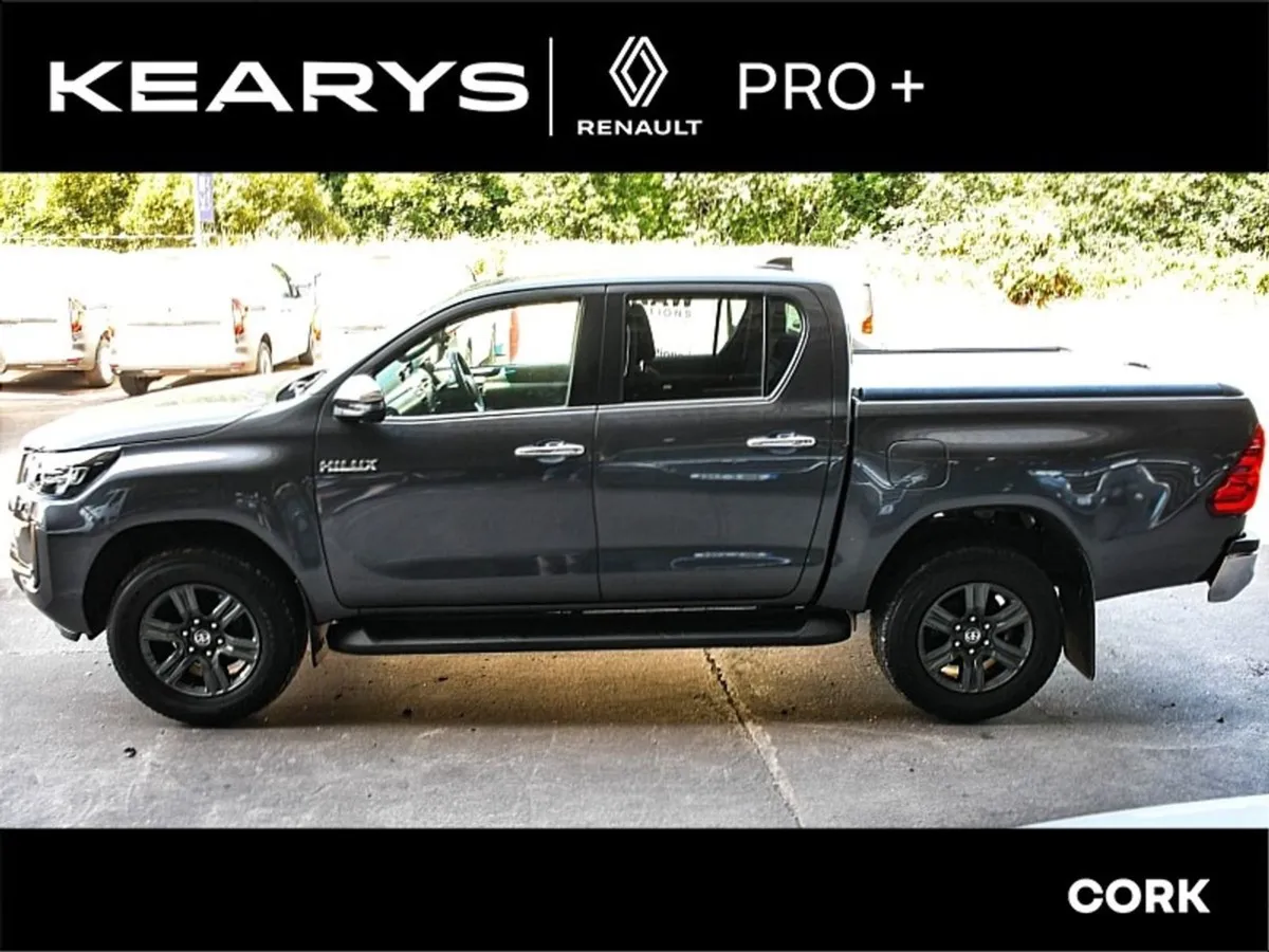 Toyota HiLux 2.8 SR5 Double Cab - Image 2