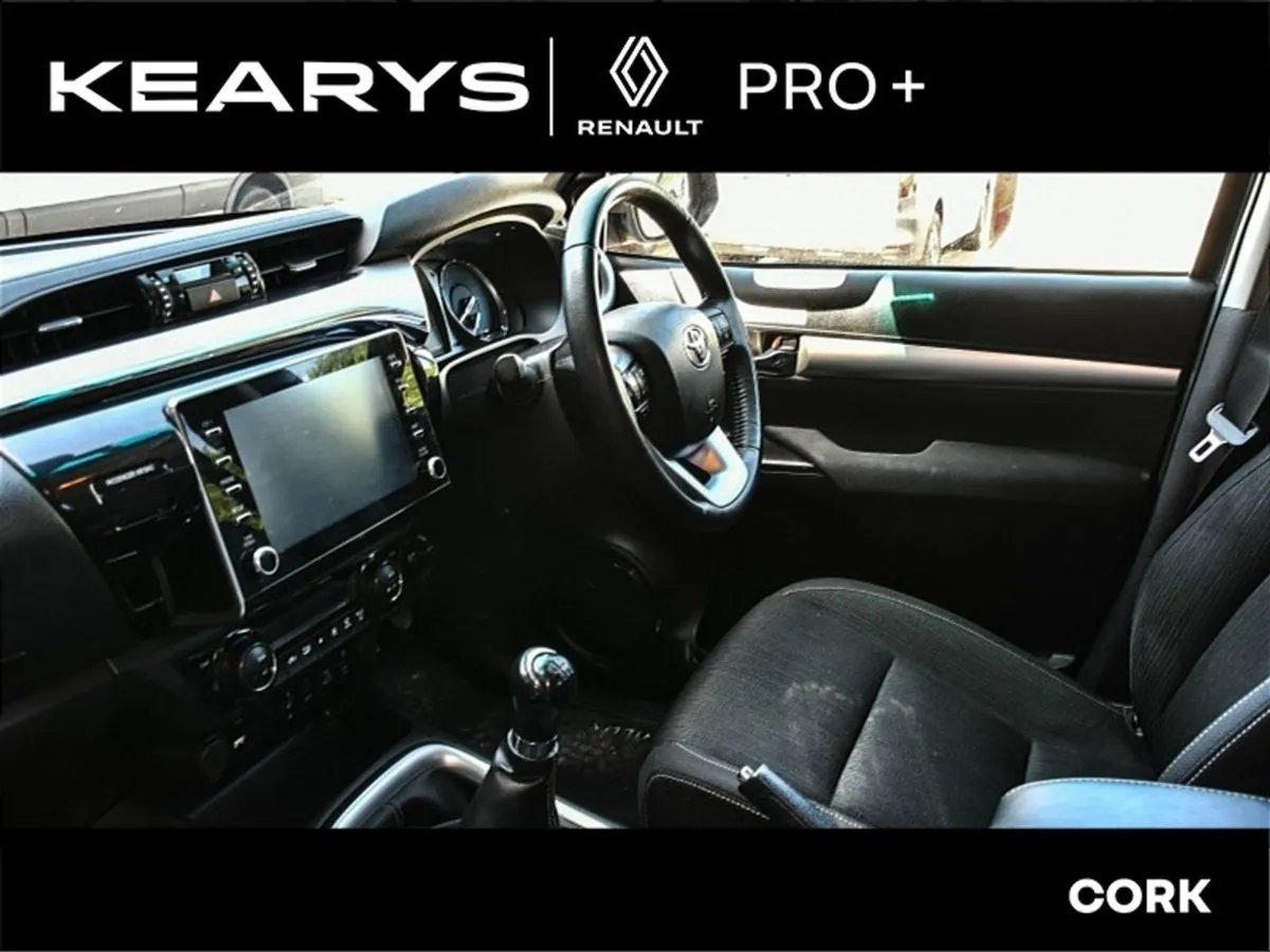 Toyota HiLux 2.8 SR5 Double Cab - Image 3