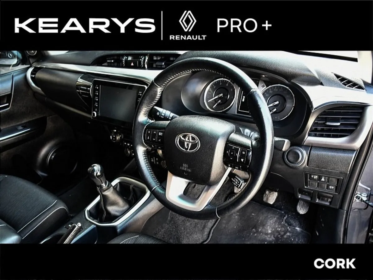 Toyota HiLux 2.8 SR5 Double Cab - Image 4