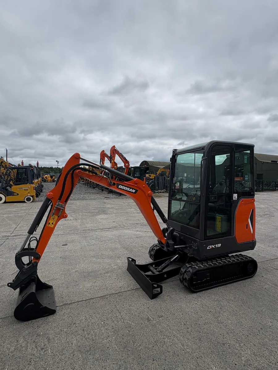 2018 Doosan DX19 - Image 4