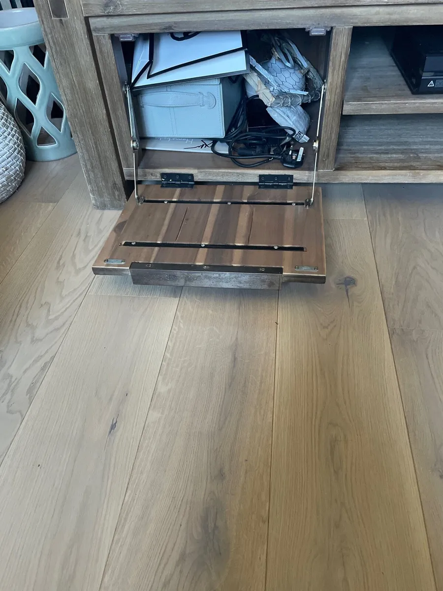 Solid oak tv unit with storage - Image 2