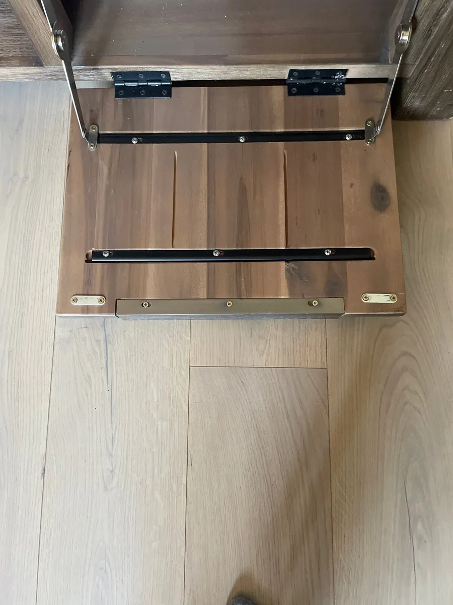 Solid oak tv unit with storage - Image 3