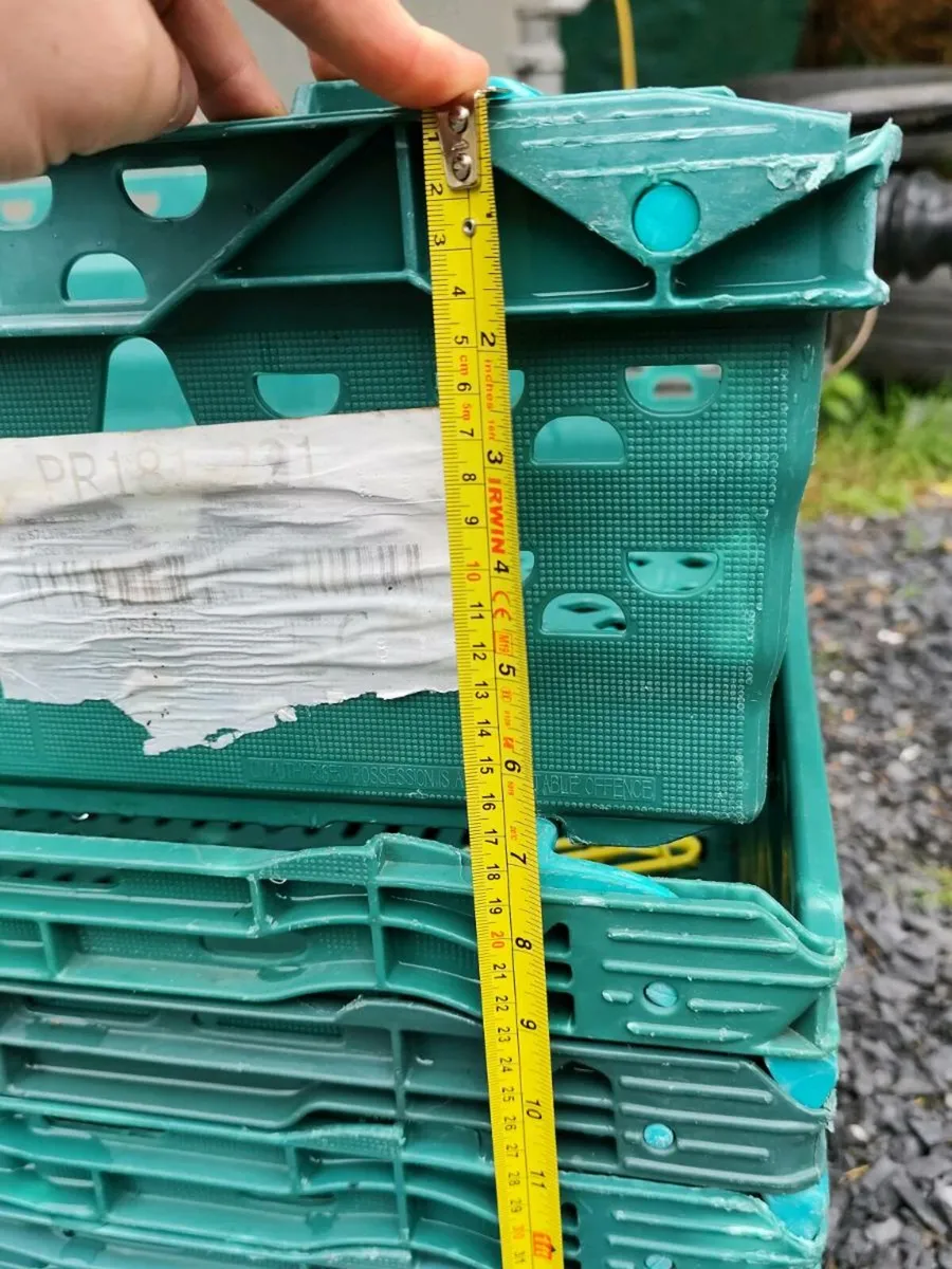 Plastic stackable crates - Image 2