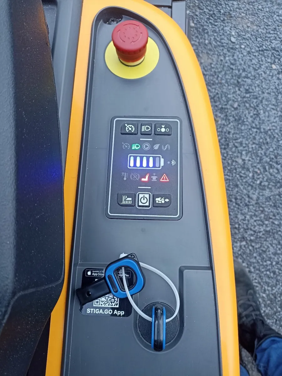 STIGA SWIFT 372E ELECTRIC RIDE ON - FOR SALE - Image 4