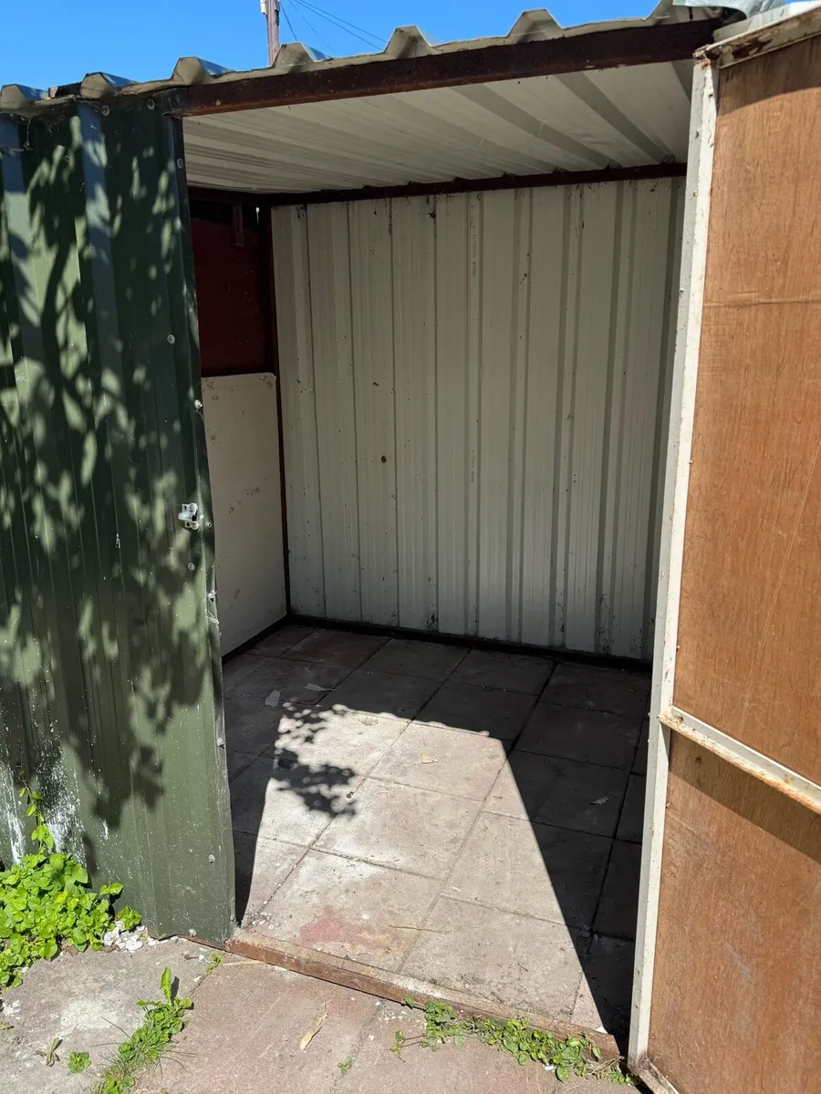 Metal shed - FREE - Image 2