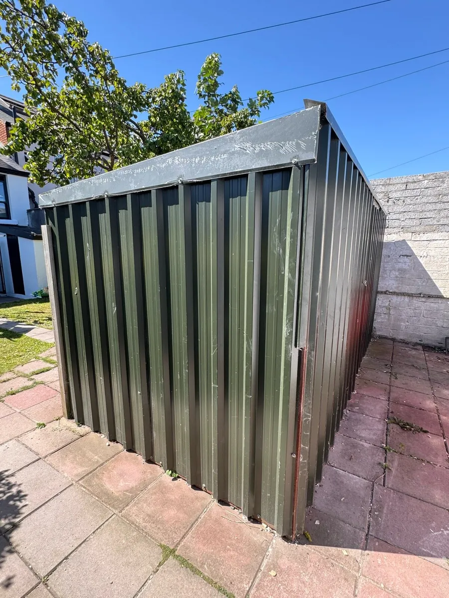 Metal shed - FREE - Image 3