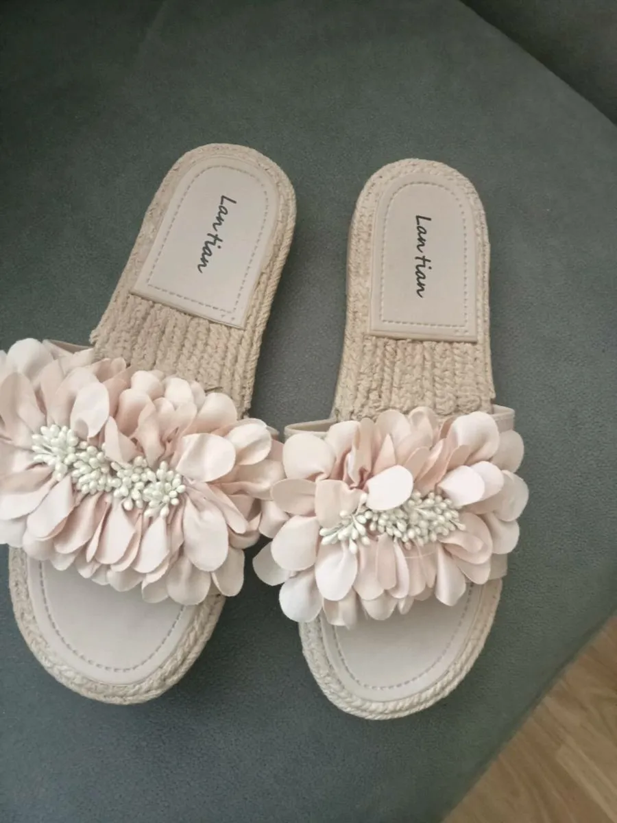 Ladies sandals size 5