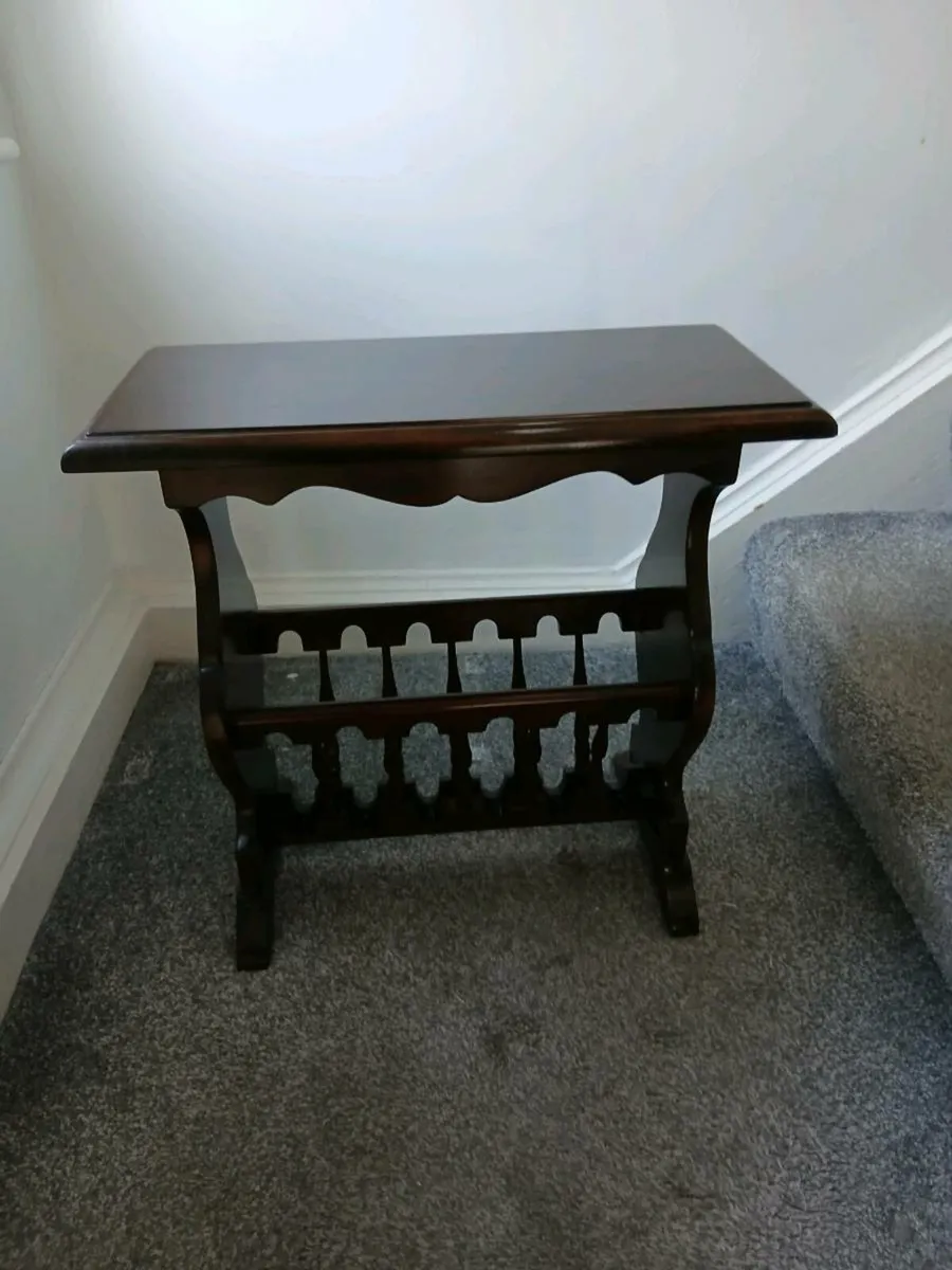 Newspaper table - Image 1