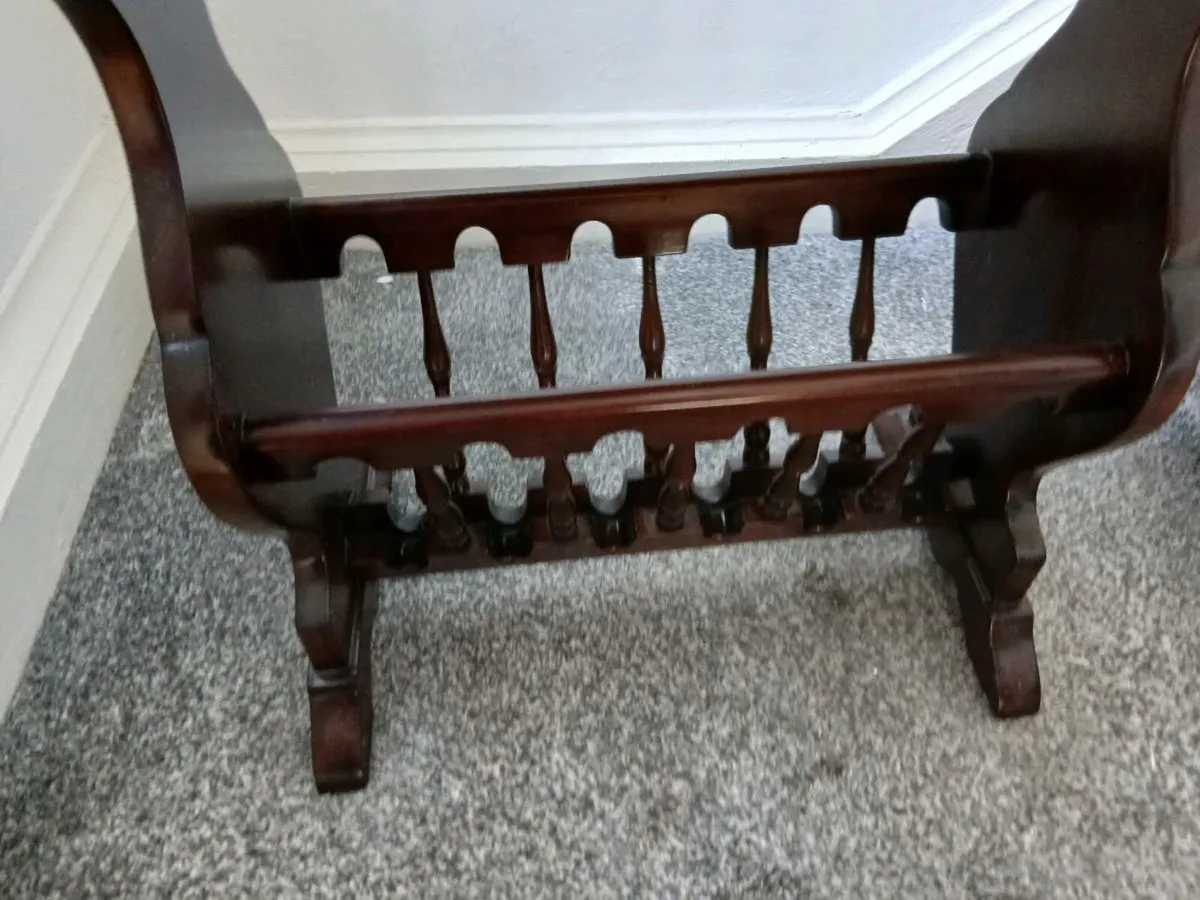 Newspaper table - Image 2