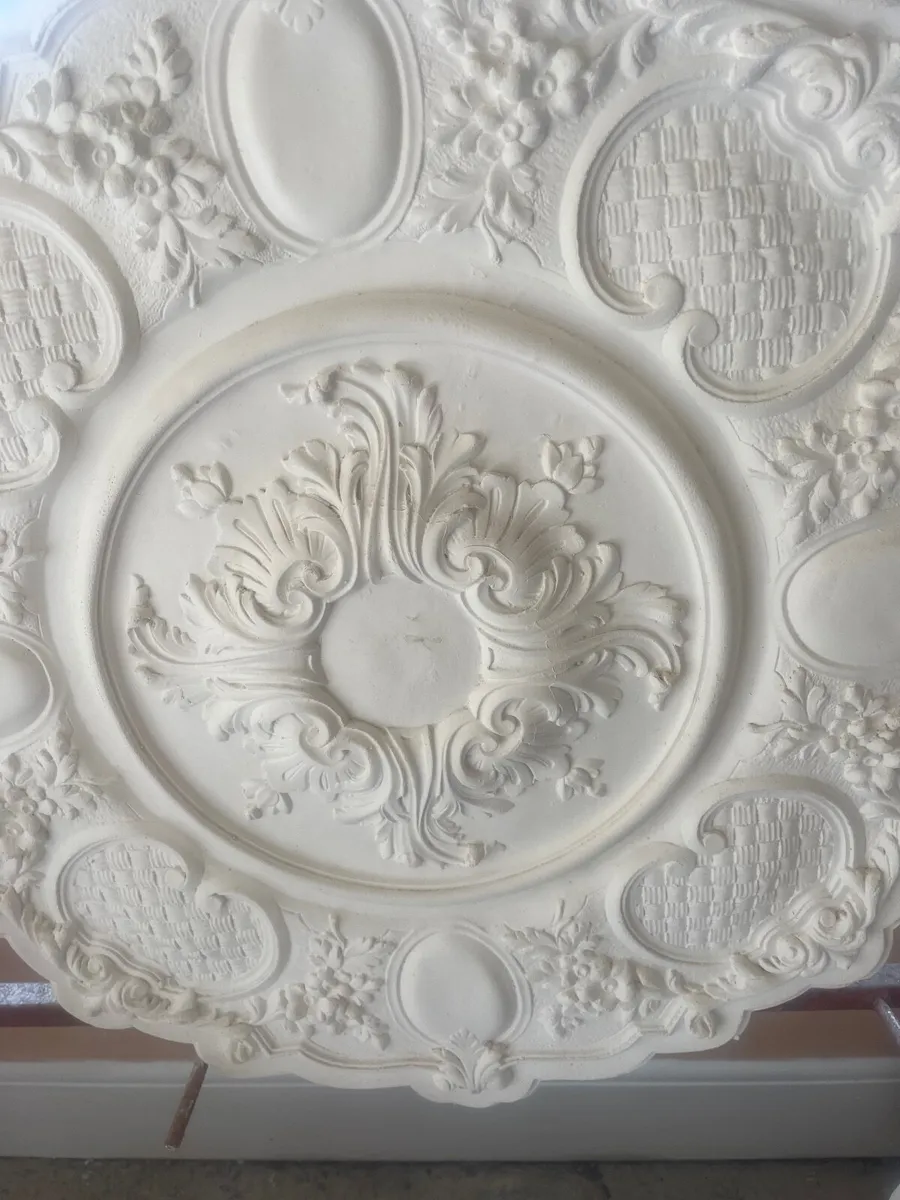 Plaster moulding & moulds - Image 1