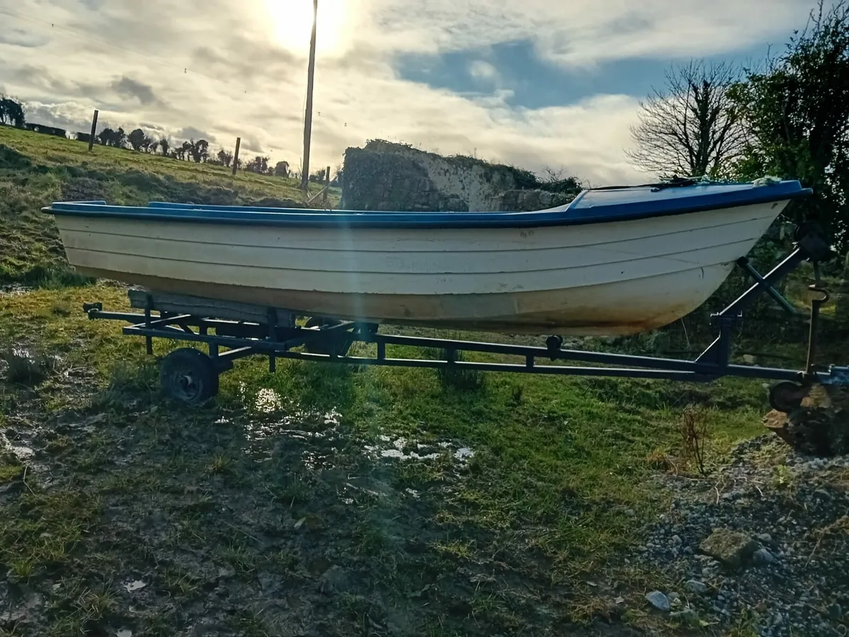 Fiberglass fishing boat - Image 1