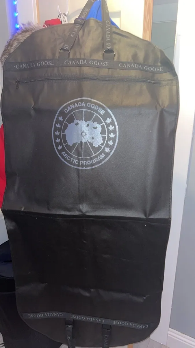 Canada goose jacket - Image 3