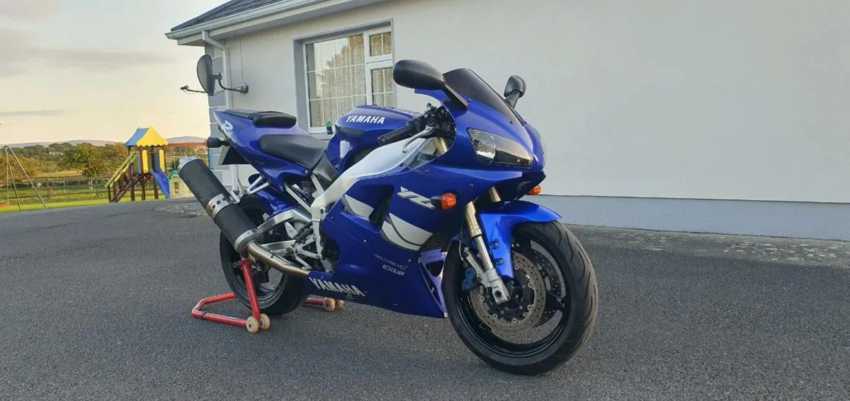 Yamaha R1 - Image 1