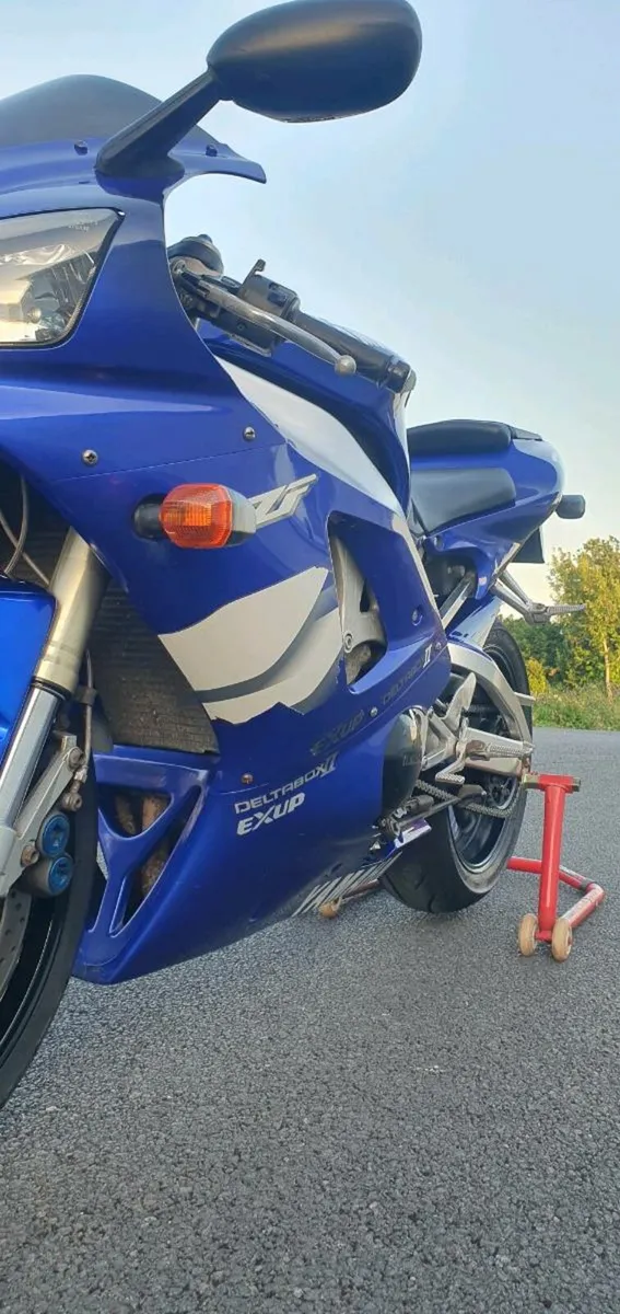 Yamaha R1 - Image 4