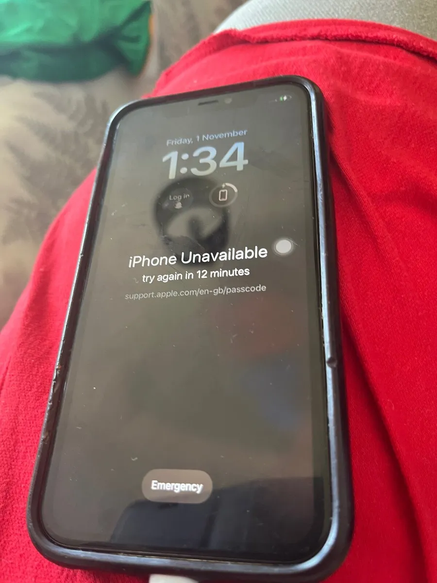 iPhone 11 - Image 1