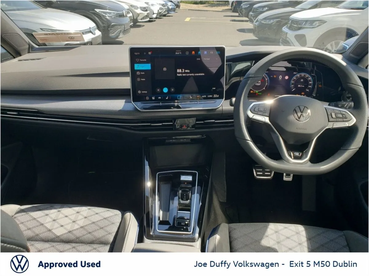 Volkswagen Golf R-line 1.5tsi Mhev 150HP - Image 3