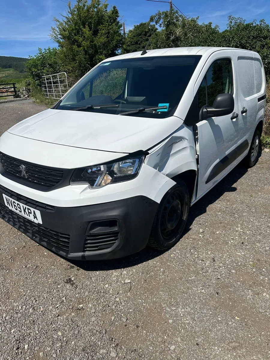 2020 Peugeot partner for breaking only - Image 1
