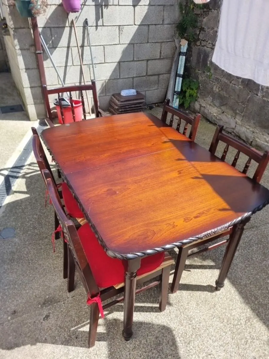 Dining room table and 6 chairs - Image 1