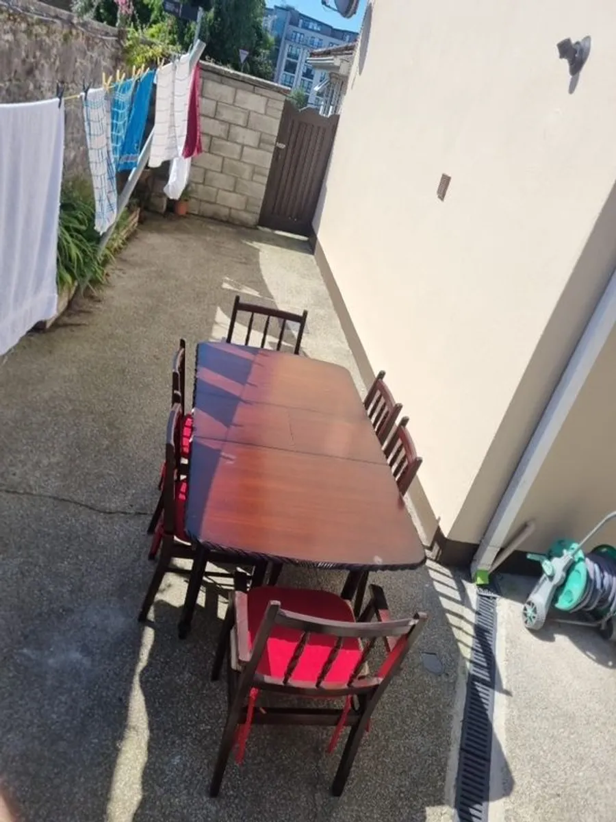 Dining room table and 6 chairs - Image 3