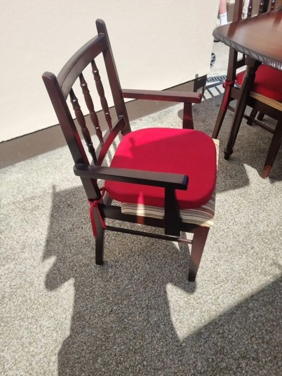 Dining room table and 6 chairs - Image 4