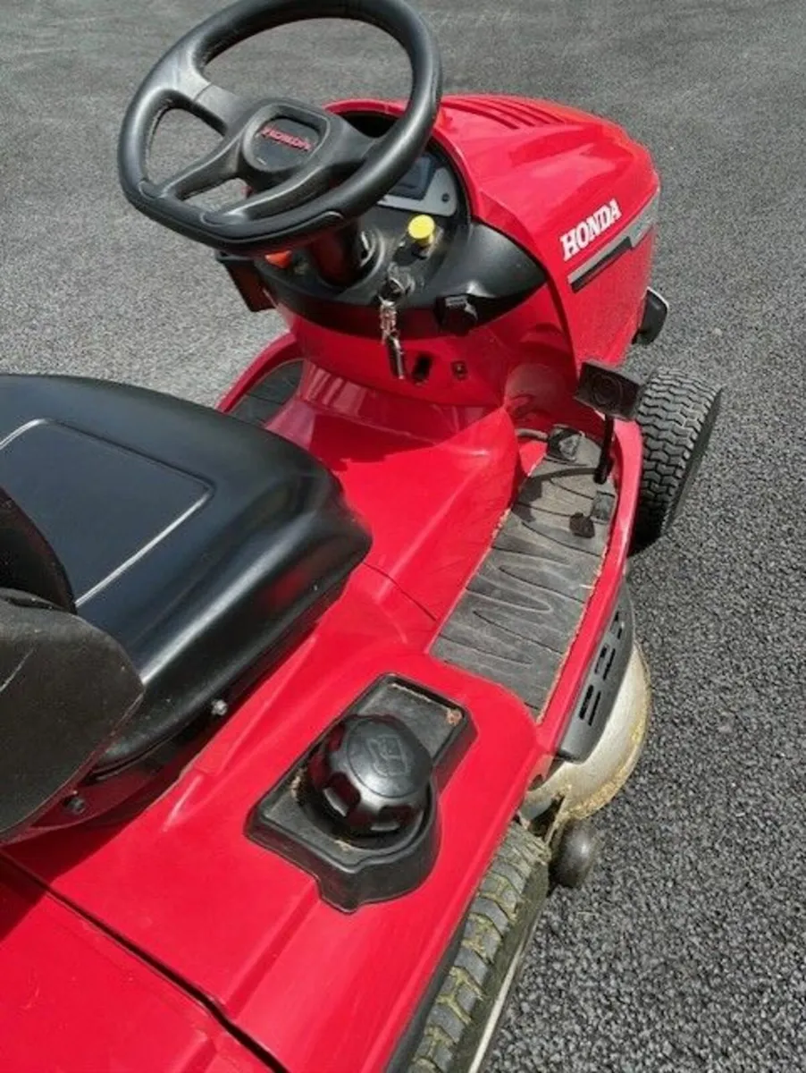 Honda HF 2417 Ride on Lawnmower For Sale - 2021 - Image 2