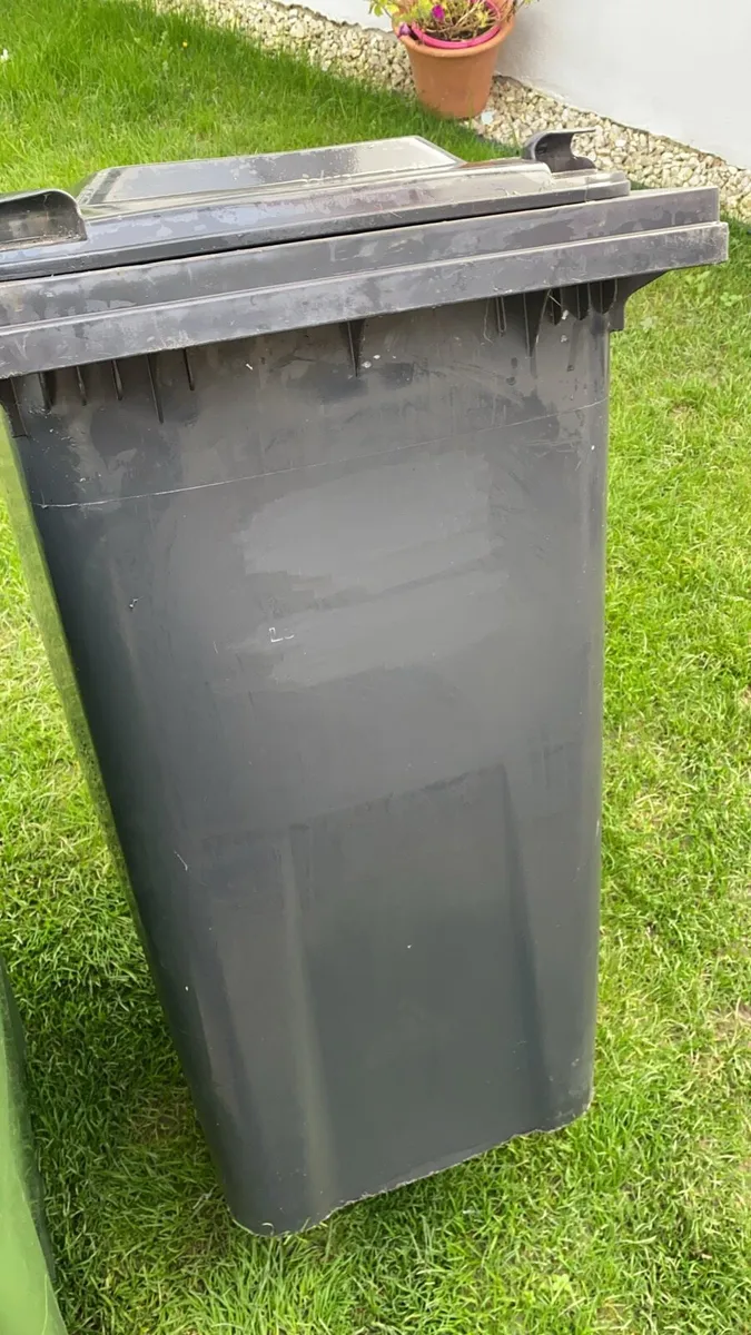 Wheelie bins like new (read description) - Image 2