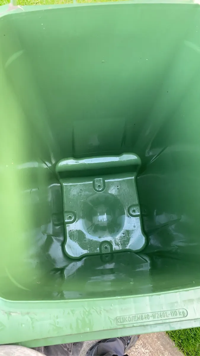 Wheelie bins like new (read description) - Image 3