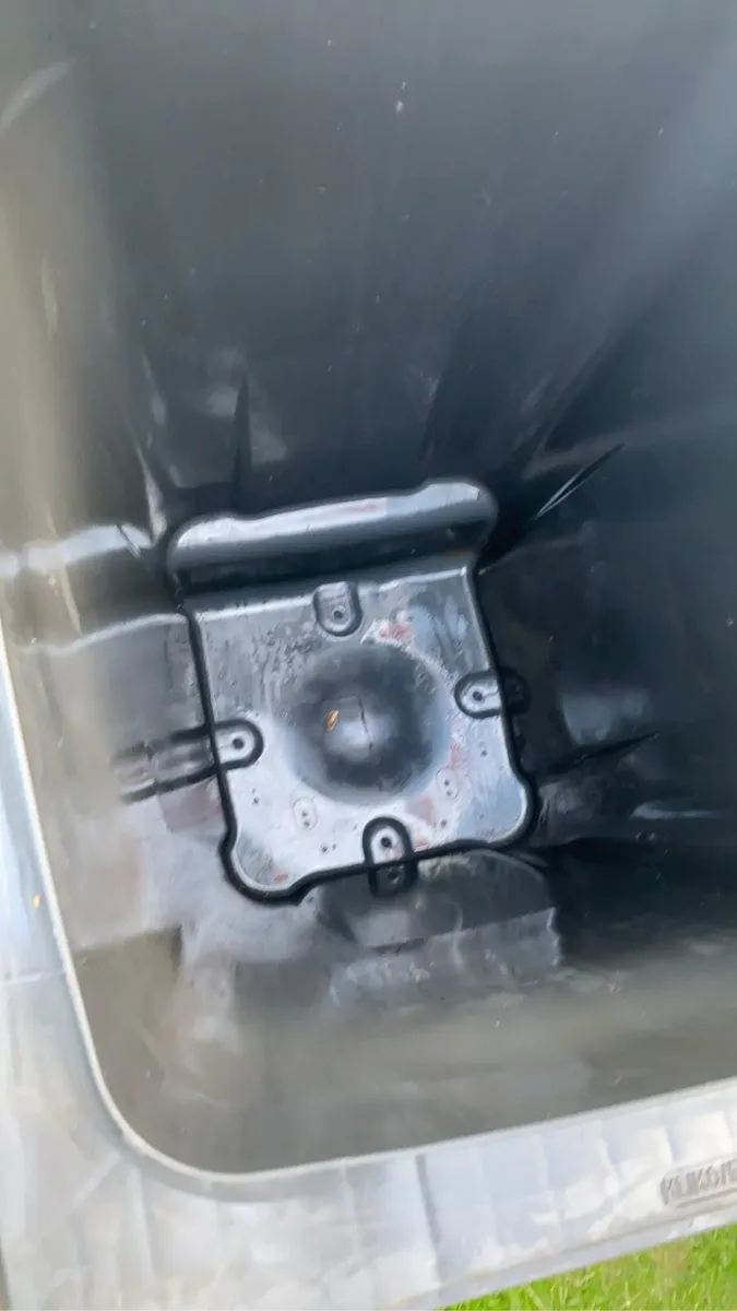 Wheelie bins like new (read description) - Image 4