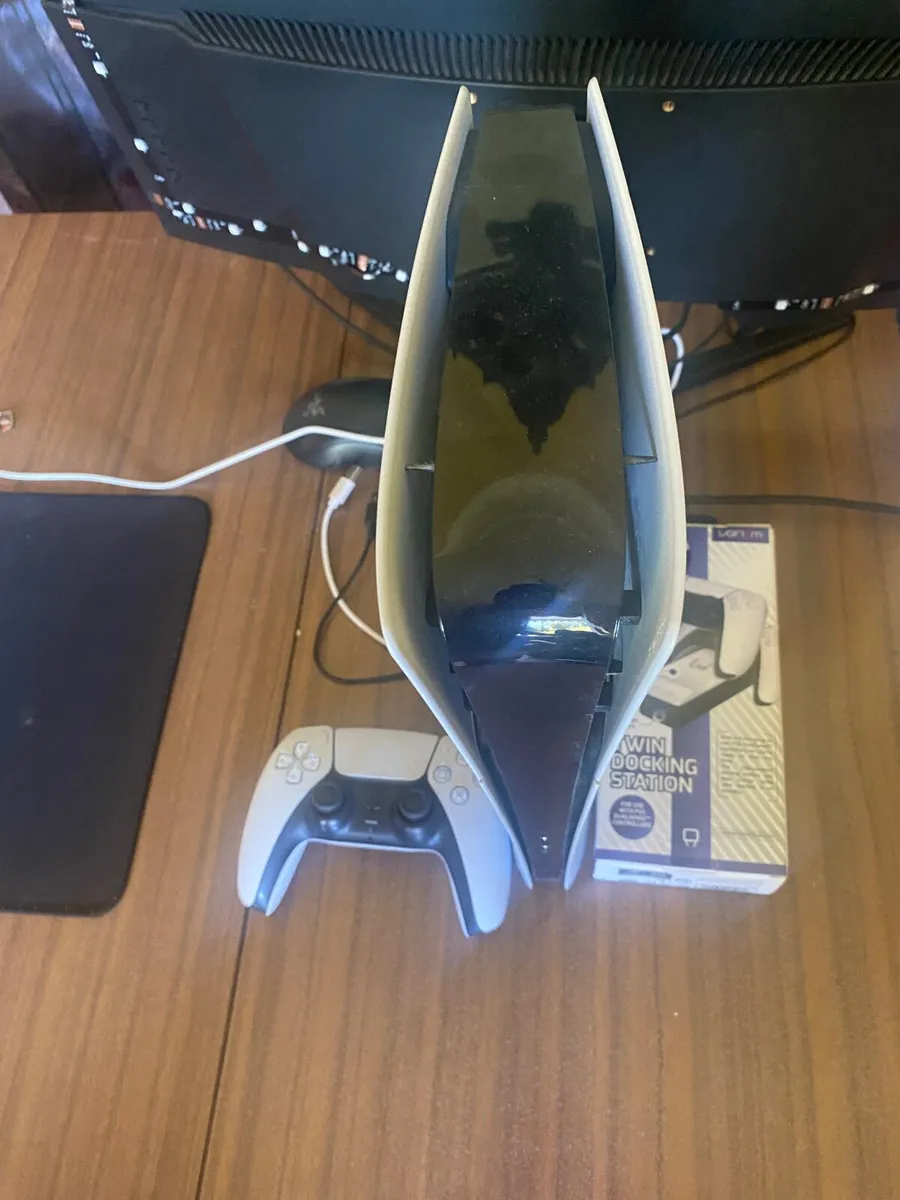 Ps5 with controller and charging station - Image 1