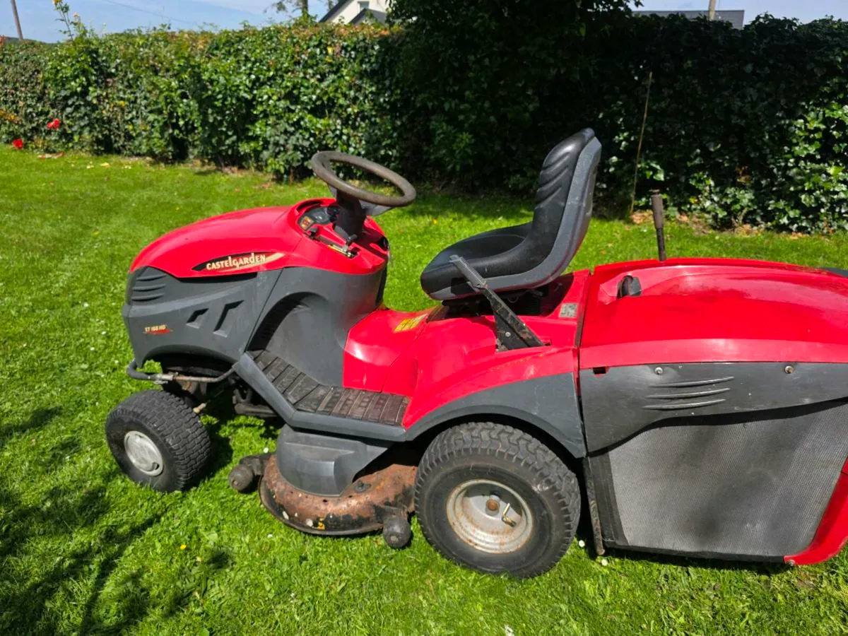 Ride on lawnmower - Image 1