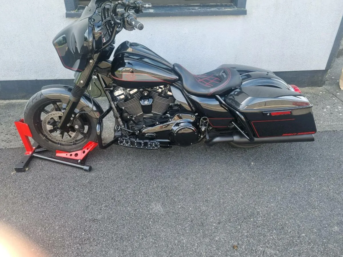 Harley Davidson Street Glide - Image 1