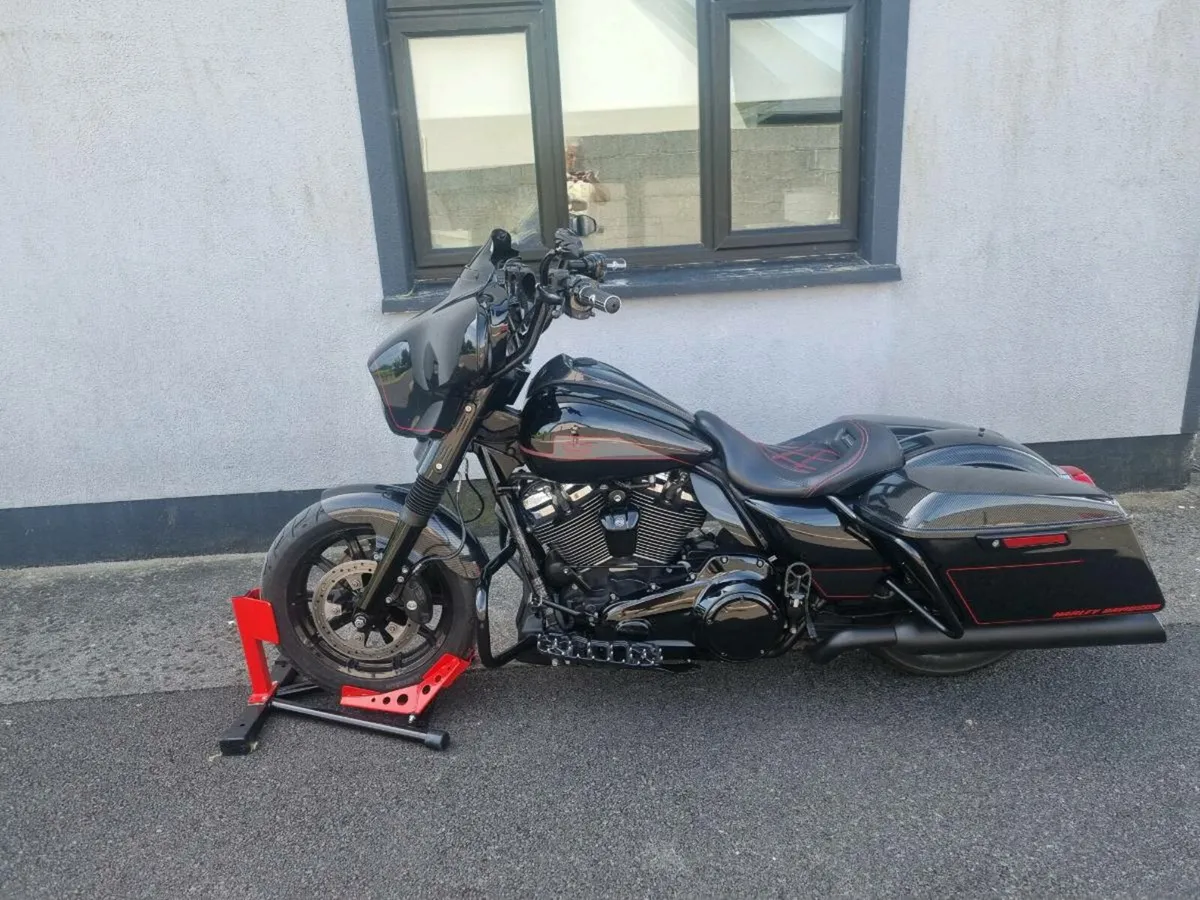 Harley Davidson Street Glide - Image 2