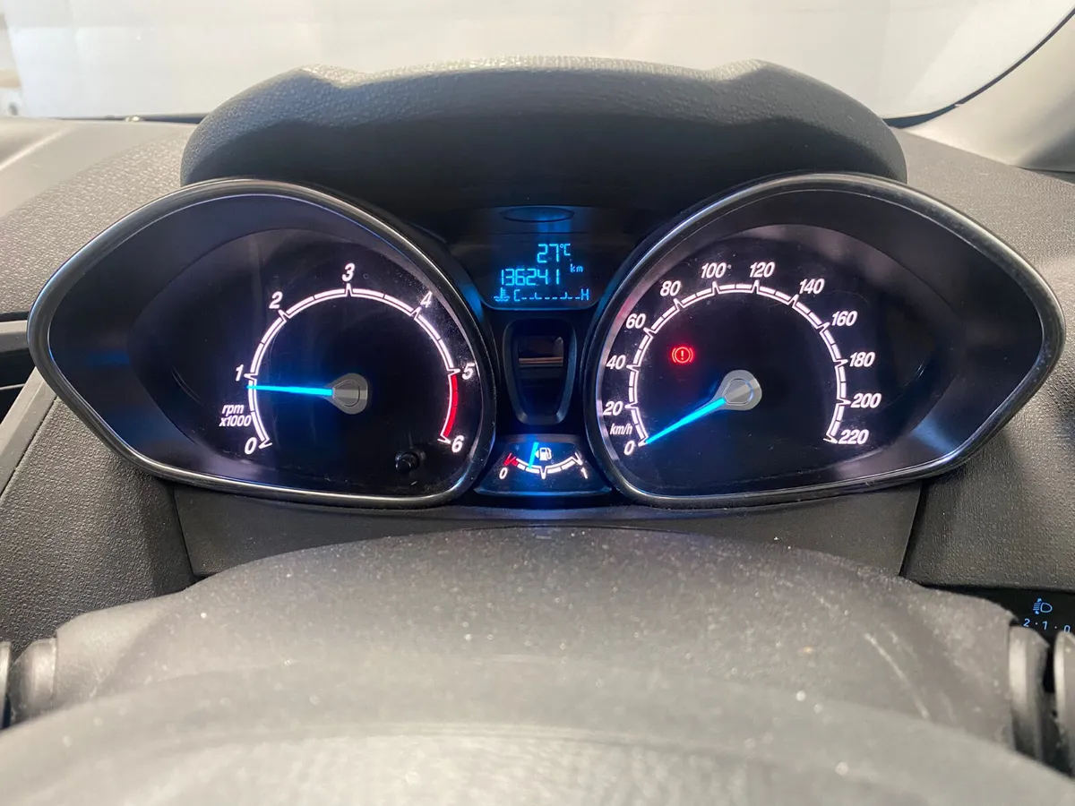 2016 Ford Fiesta Zetec 1.5 75ps M5 5dr - Image 3