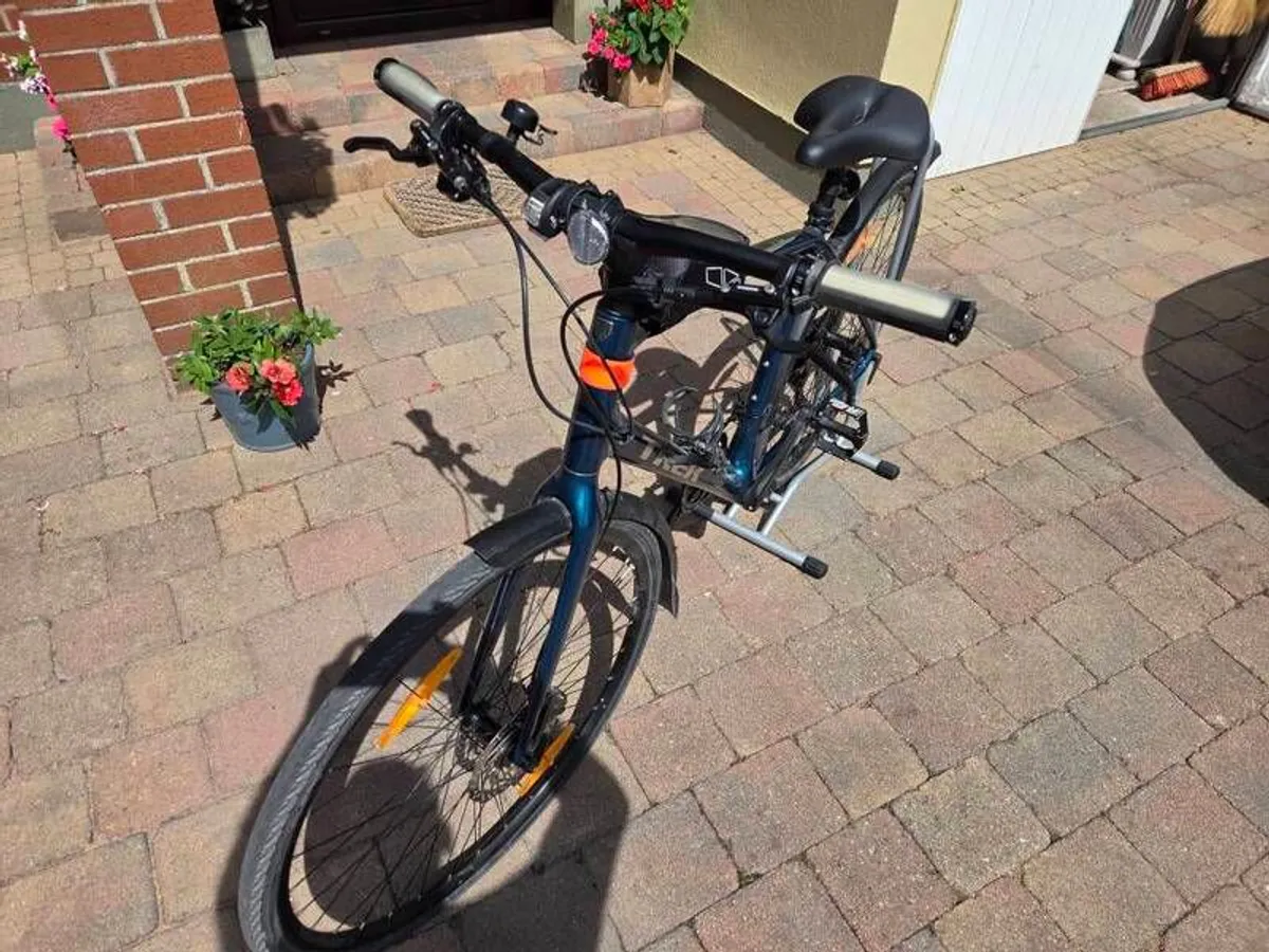 Trek FX4 Bicycle - Image 2