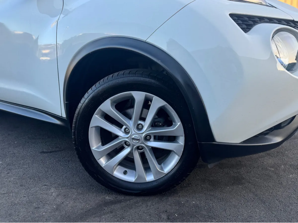 Nissan Juke 1.6 SV PREMIUM CVT 4DR AUTO - Image 2