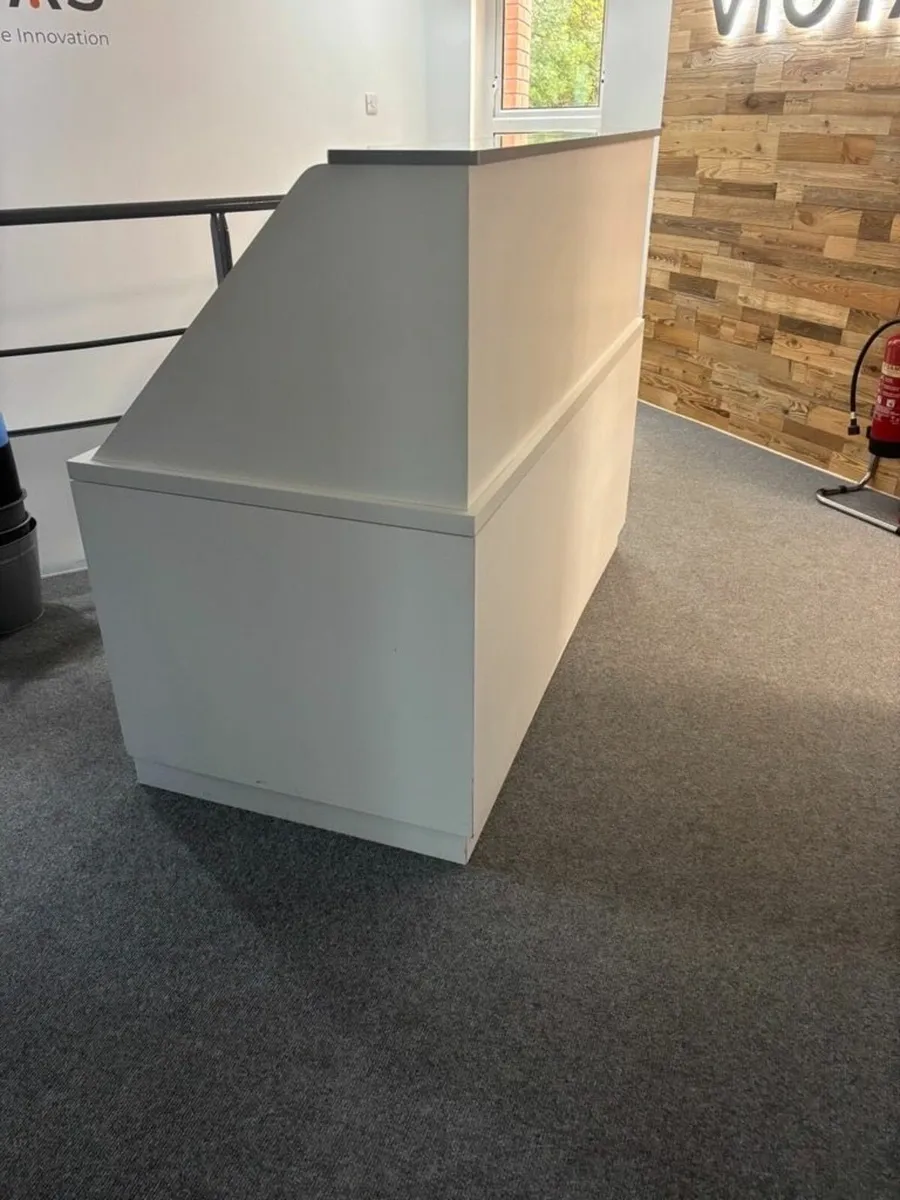 Reception desk - Image 1