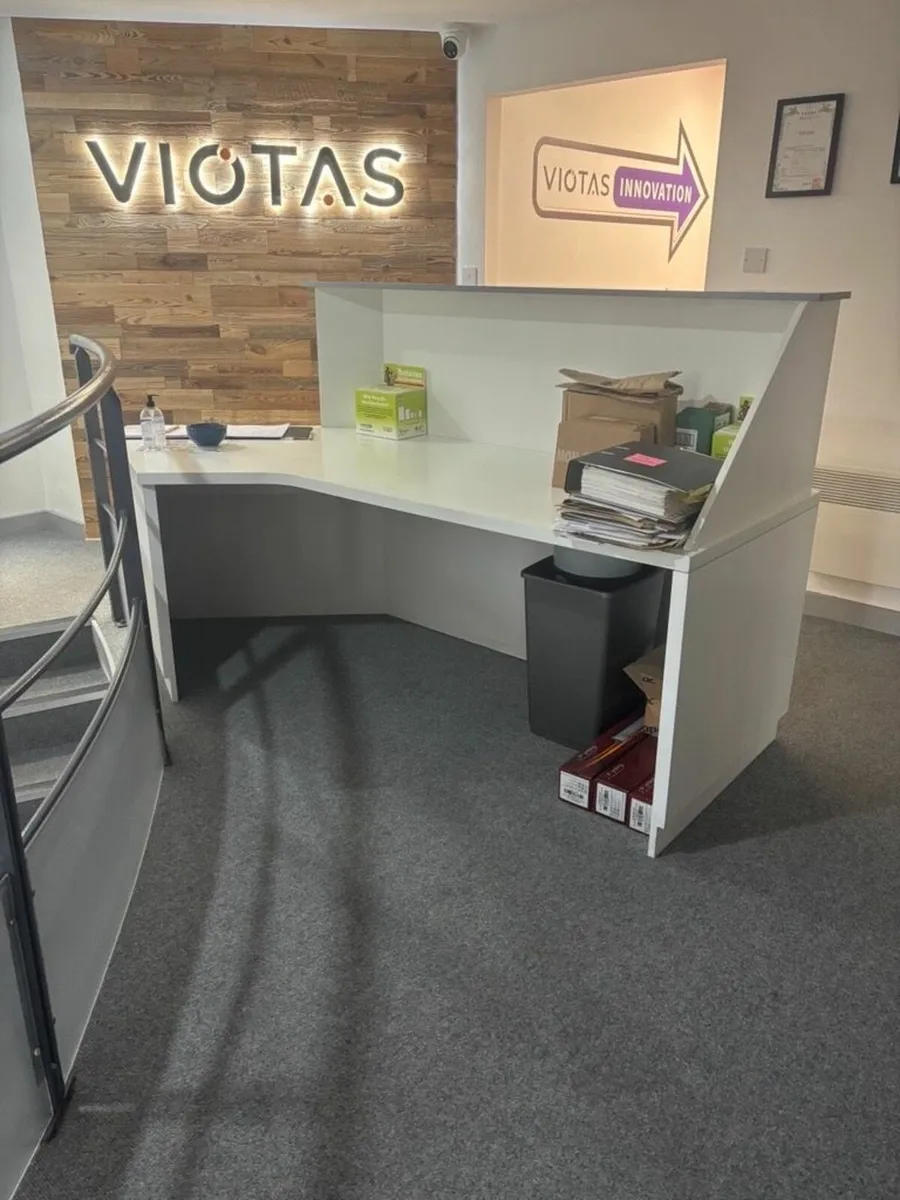 Reception desk - Image 3